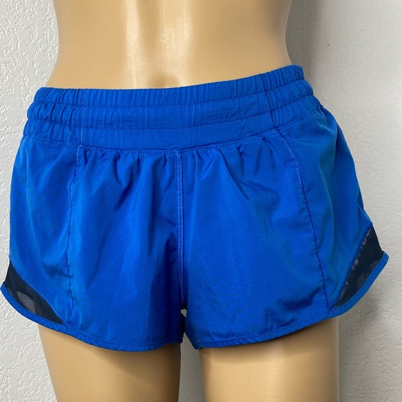 lululemon athletica Pants - Lululemon Hotty Hot Short II  2” Inseam Women’s Size 6 Blue EUC